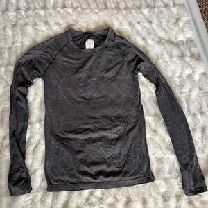 Athleta Long Sleeve Crew Neck Top in Charcoal Gray small